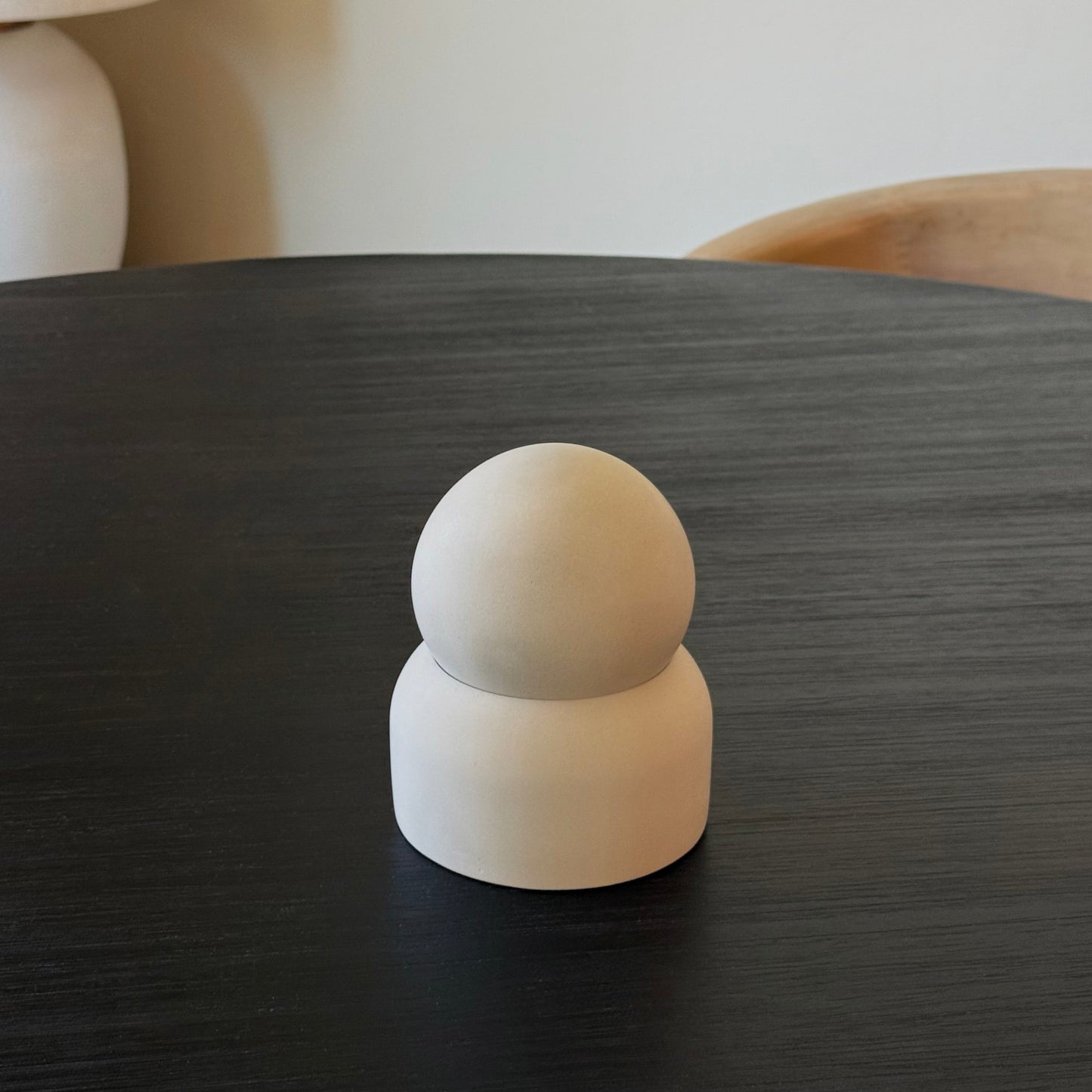 The Domi Concrete Candle w/lid - Refillable